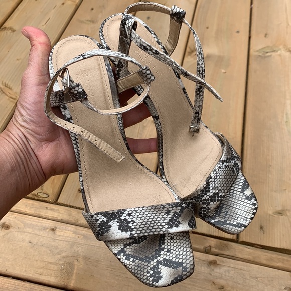 Heel sandals made by Truffle collection. Snake skin pattern size 37 - Picture 3 of 10